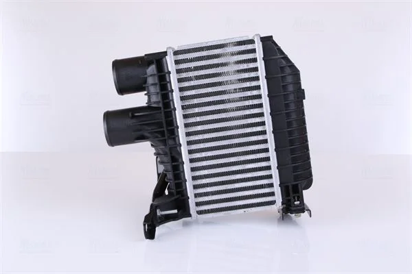 Intercooler NISSENS 96758