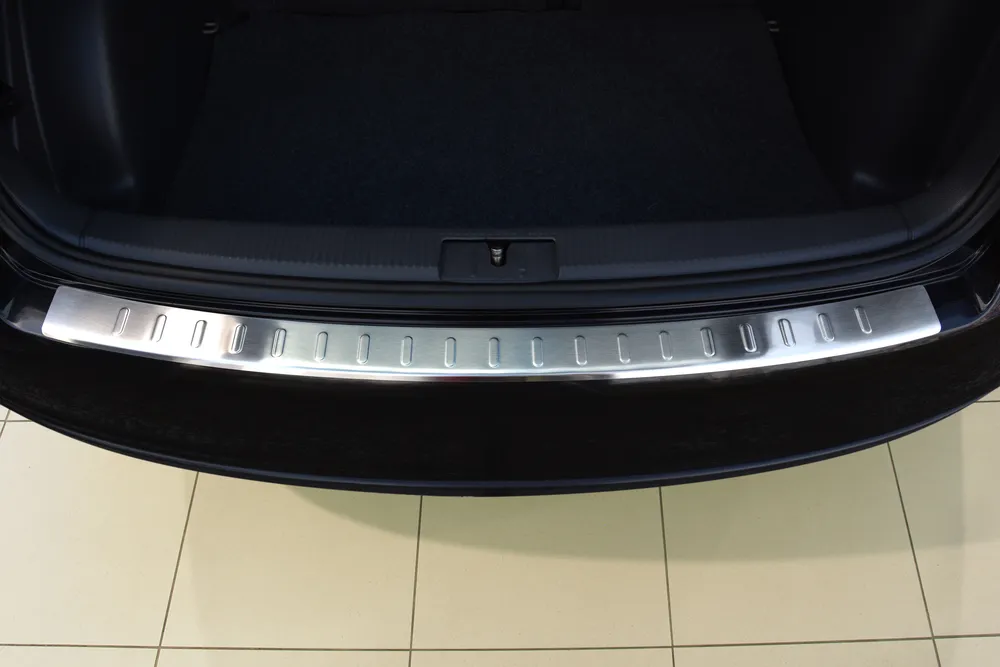 Galinio buferio apsauga VOLKSWAGEN GOLF PLUS V 5d 2005-2008 (sidabrinis satinas) AVISA 2/35678