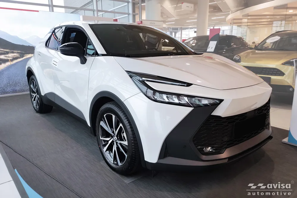 Bagažinės dangčio apsauginė juosta TOYOTA C-HR II (X20) 2023-> (juodas veidrodinis) AVISA 2/51108